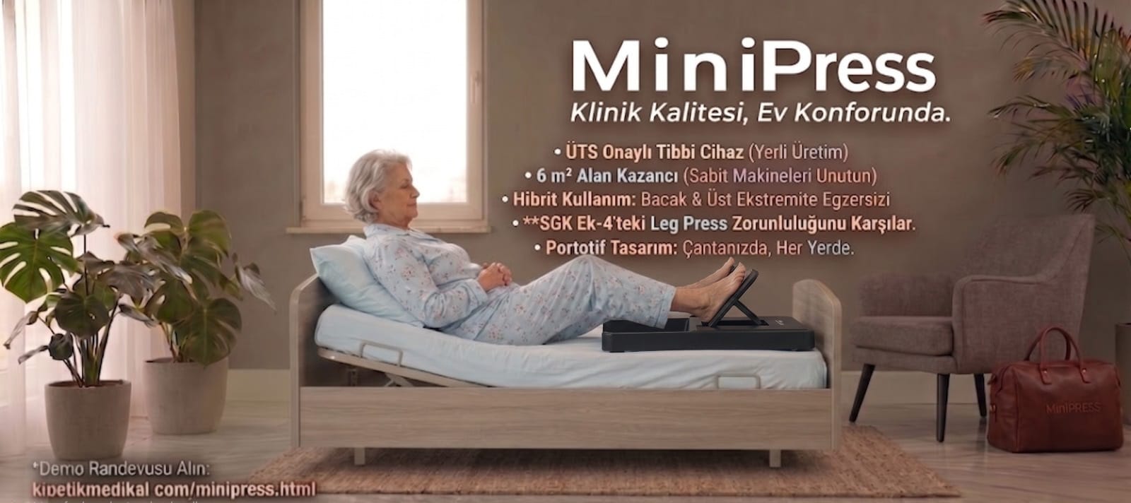 Evde rehabilitasyon — bakıcı eşliğinde bacak egzersizi